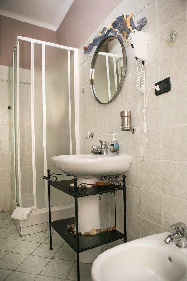 Vernazza2010 Rooms Bagian luar foto